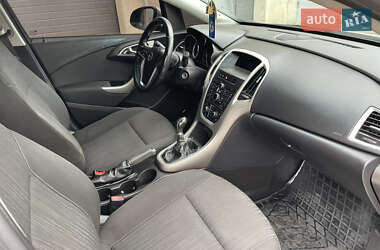 Хэтчбек Opel Astra 2010 в 