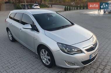 Универсал Opel Astra 2011 в Яворове