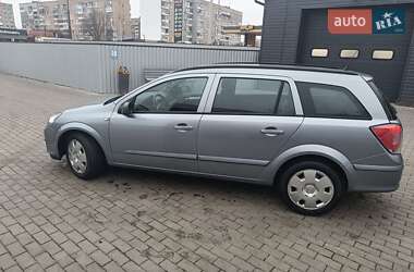 Универсал Opel Astra 2005 в Александрие