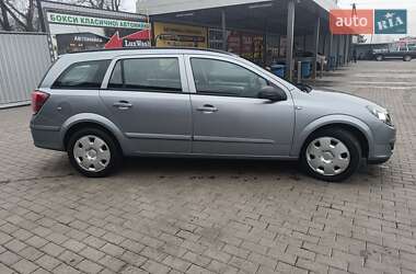 Универсал Opel Astra 2005 в Александрие