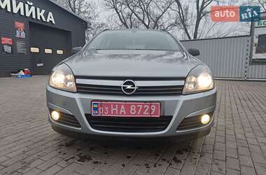 Универсал Opel Astra 2005 в Александрие