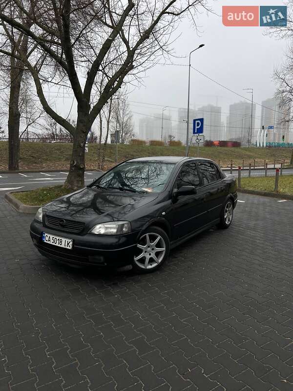 Седан Opel Astra 2006 в 