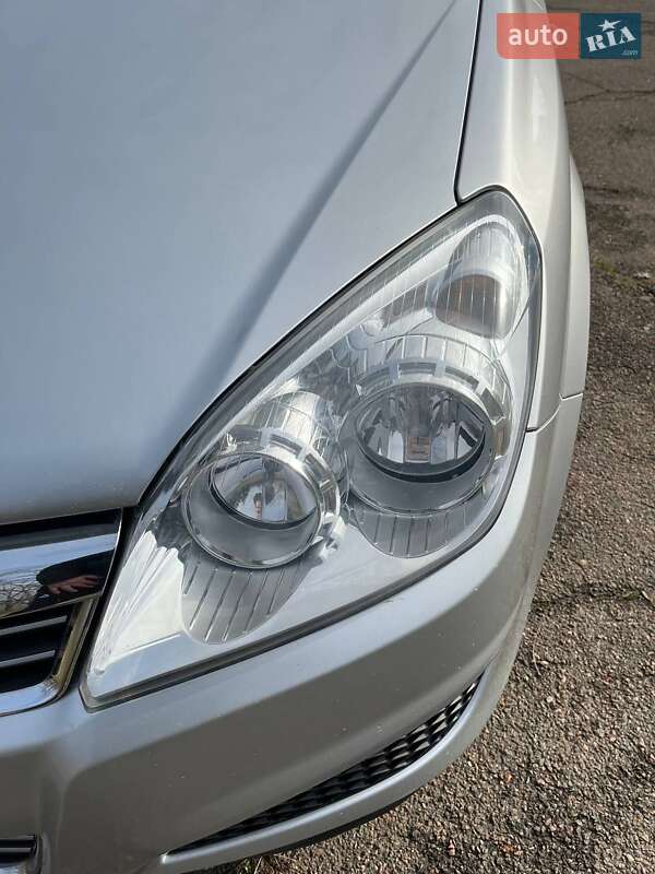 Универсал Opel Astra 2009 в Южноукраинске