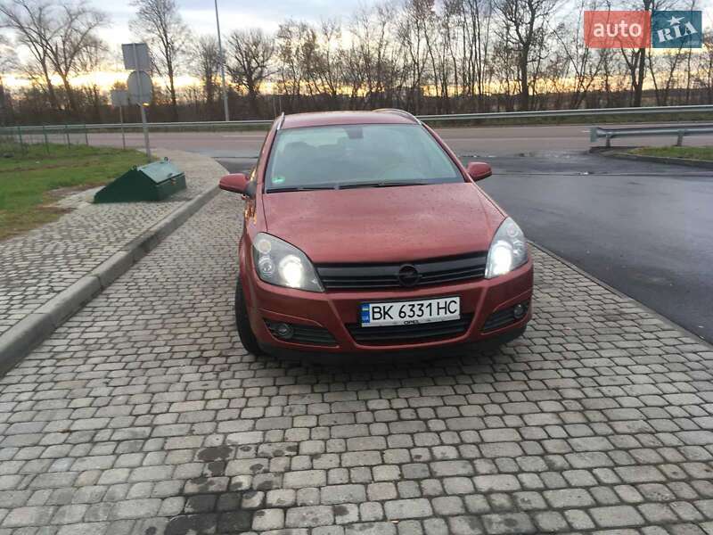 Универсал Opel Astra 2006 в Гоще