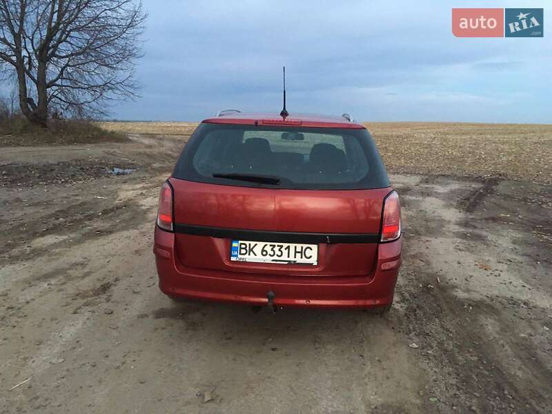 Универсал Opel Astra 2006 в Гоще