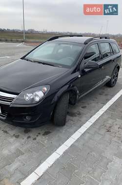 Універсал Opel Astra 2013 в Броварах