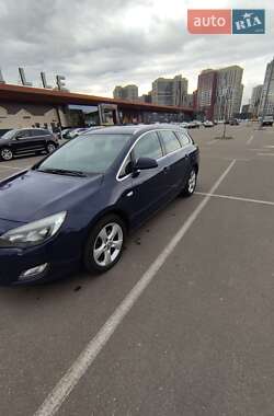 Универсал Opel Astra 2011 в Киеве