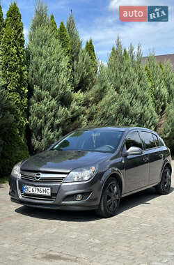 Хэтчбек Opel Astra 2011 в Самборе