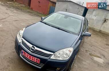 Хэтчбек Opel Astra 2007 в Шишаки