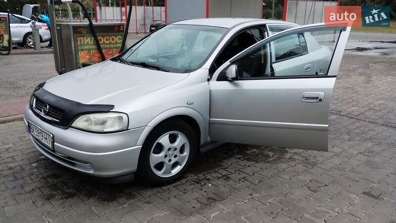 Хетчбек Opel Astra 2000 в Луцьку