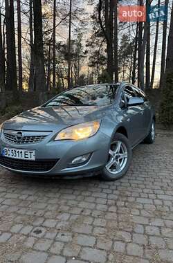 Універсал Opel Astra 2011 в Дрогобичі