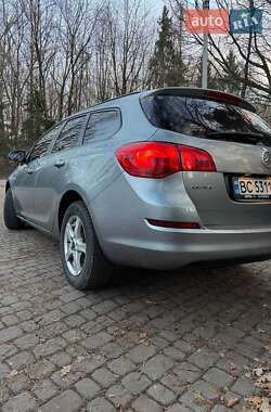 Універсал Opel Astra 2011 в Дрогобичі