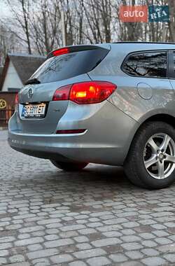 Універсал Opel Astra 2011 в Дрогобичі