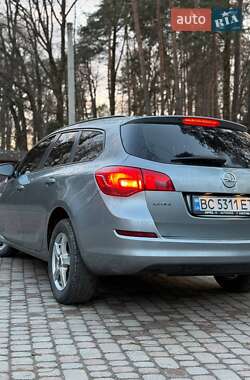 Універсал Opel Astra 2011 в Дрогобичі