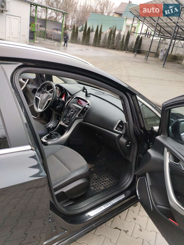 Универсал Opel Astra 2011 в Черновцах