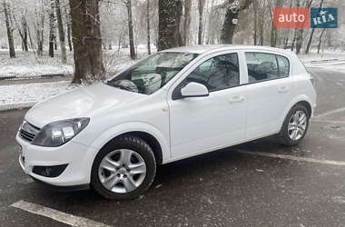 Хэтчбек Opel Astra 2013 в Сумах