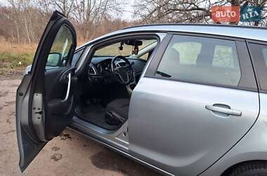 Універсал Opel Astra 2012 в 