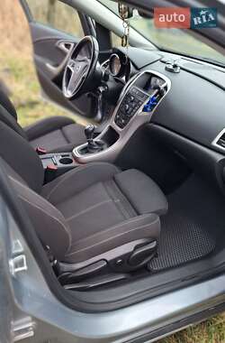 Універсал Opel Astra 2012 в 