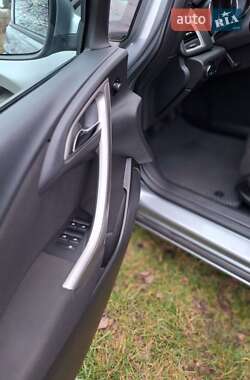 Універсал Opel Astra 2012 в 