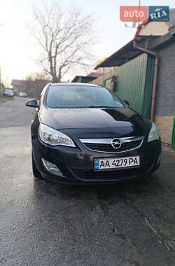 Универсал Opel Astra 2011 в Киеве