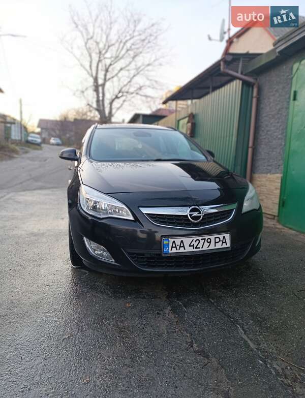Opel Astra 2011