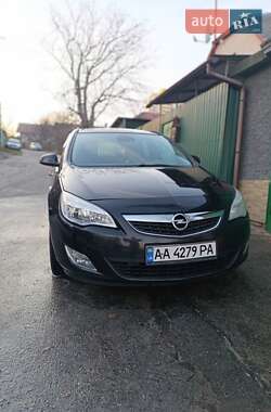 Универсал Opel Astra 2011 в 