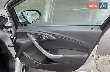 Универсал Opel Astra 2011 в 