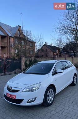 Універсал Opel Astra 2011 в Луцьку