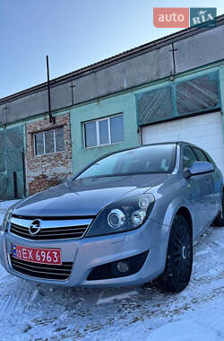 Універсал Opel Astra 2010 в Сумах