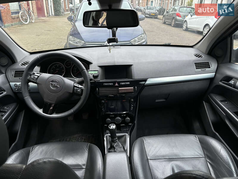 Универсал Opel Astra 2010 в Виноградове