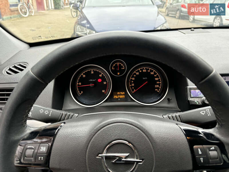 Универсал Opel Astra 2010 в Виноградове