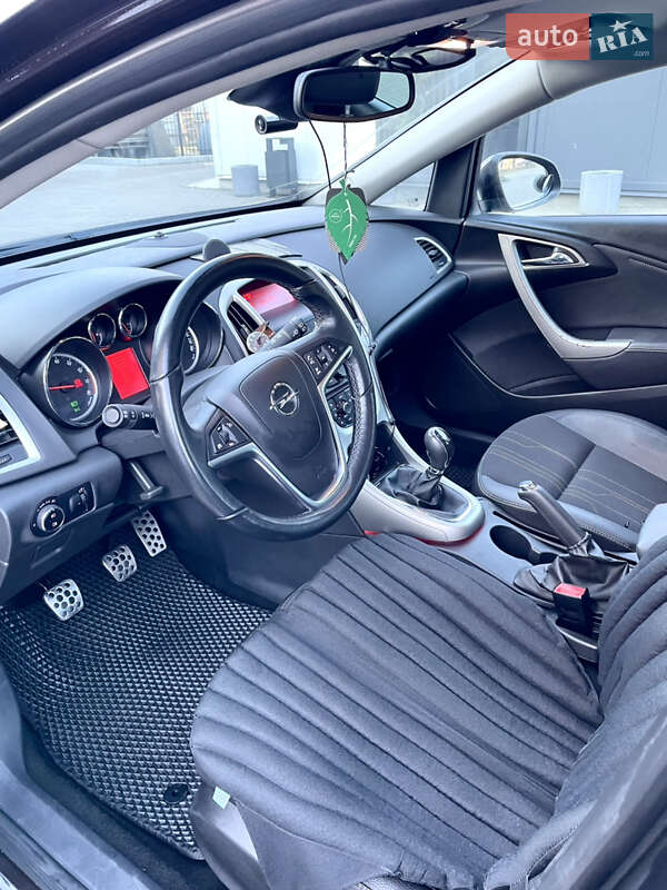 Универсал Opel Astra 2012 в Хмельницком