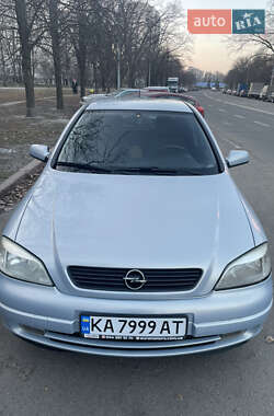 Седан Opel Astra 2004 в Києві