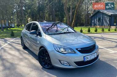 Хетчбек Opel Astra 2012 в Рівному