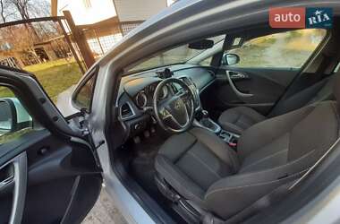 Універсал Opel Astra 2013 в Дніпрі