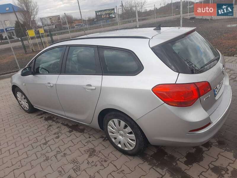 Универсал Opel Astra 2013 в Нововолынске