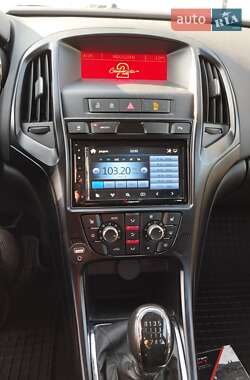 Универсал Opel Astra 2013 в 