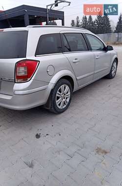 Универсал Opel Astra 2006 в Старом Самборе