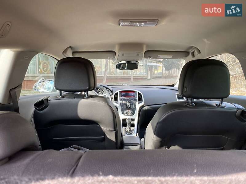 Хэтчбек Opel Astra 2013 в Киеве