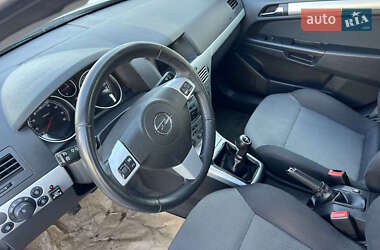 Универсал Opel Astra 2010 в 
