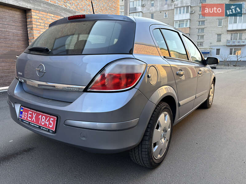 Хэтчбек Opel Astra 2006 в Корсуне-Шевченковском