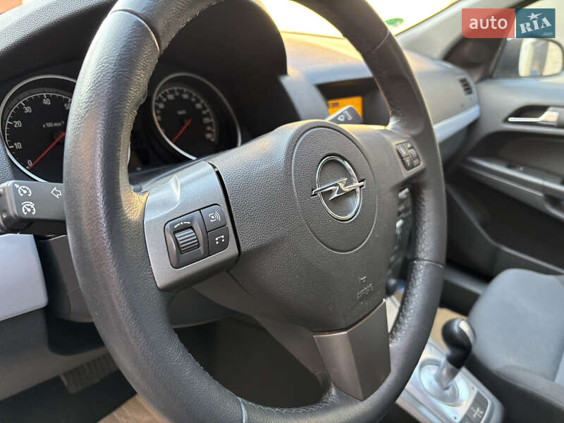 Хэтчбек Opel Astra 2006 в Корсуне-Шевченковском