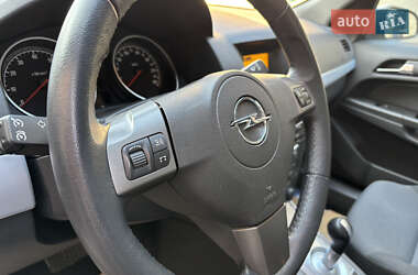 Хэтчбек Opel Astra 2006 в Корсуне-Шевченковском