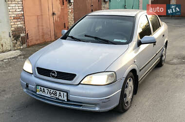 Седан Opel Astra 2004 в Киеве