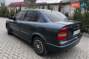 Седан Opel Astra 2005 в Золочеве