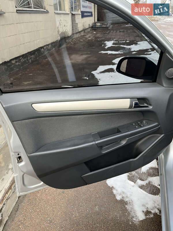 Универсал Opel Astra 2008 в Житомире