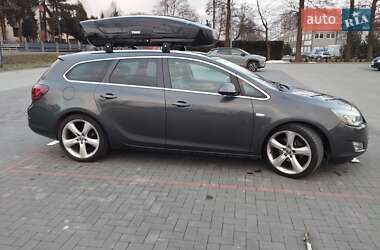 Універсал Opel Astra 2011 в Рівному