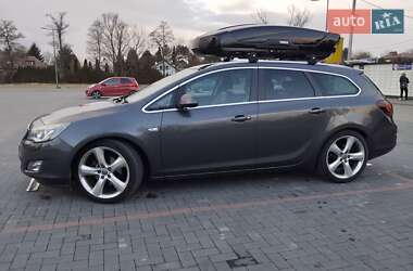 Універсал Opel Astra 2011 в Рівному