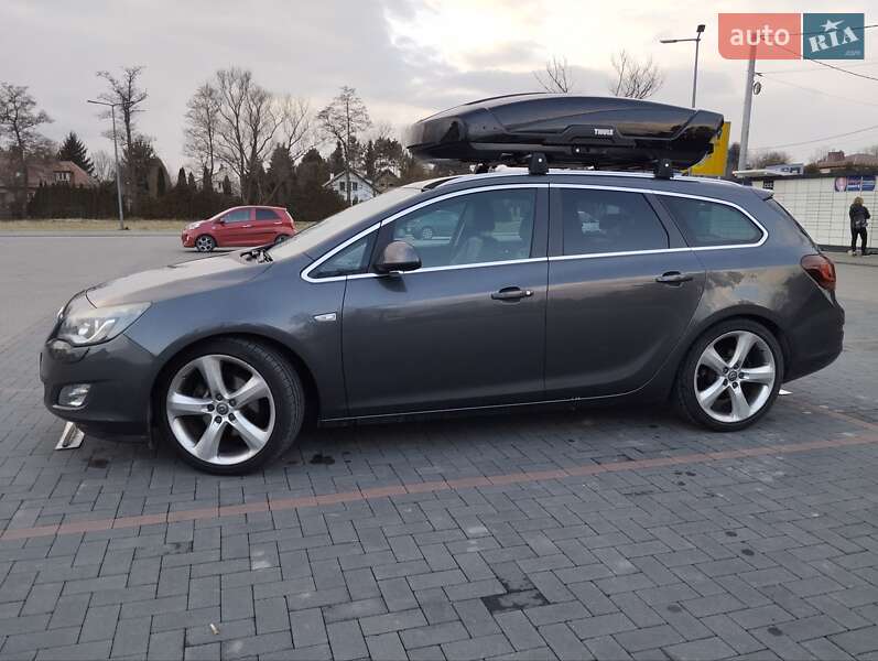 Универсал Opel Astra 2011 в Ровно