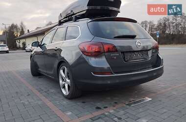 Універсал Opel Astra 2011 в Рівному